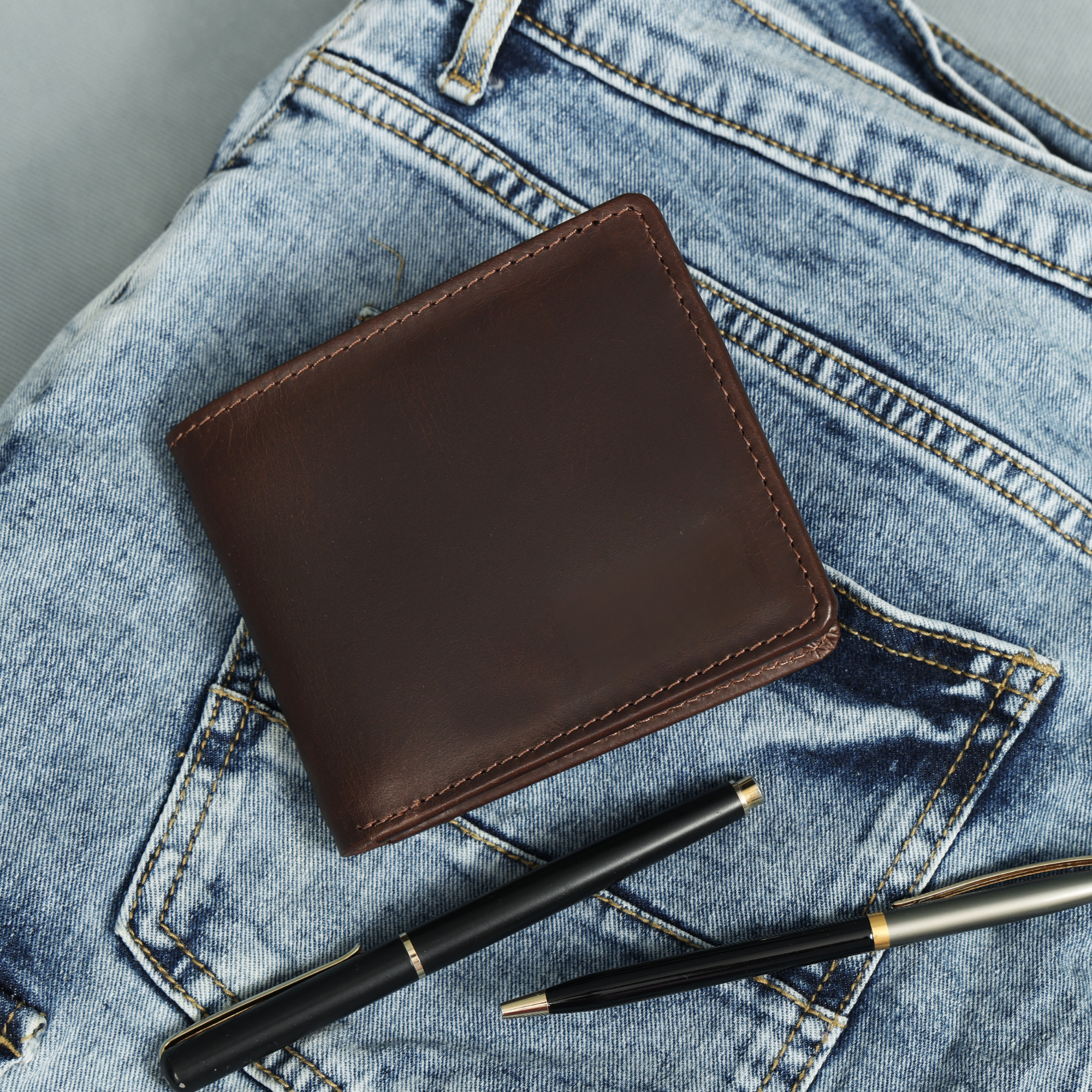 STITCH AND CARRY Men’s Wallet with RFID Blocking – Genuine Leather Slim Bifold Design with Multiple Card Slots, Money Pocket & ID Holder – Durable, Stylish & Practical Gift Stitch And Carry