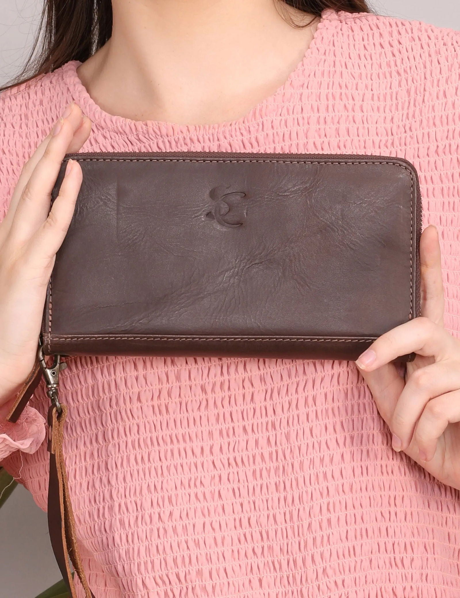 CONCERTINA LEATHER CLUTCH - Stitch And Carry