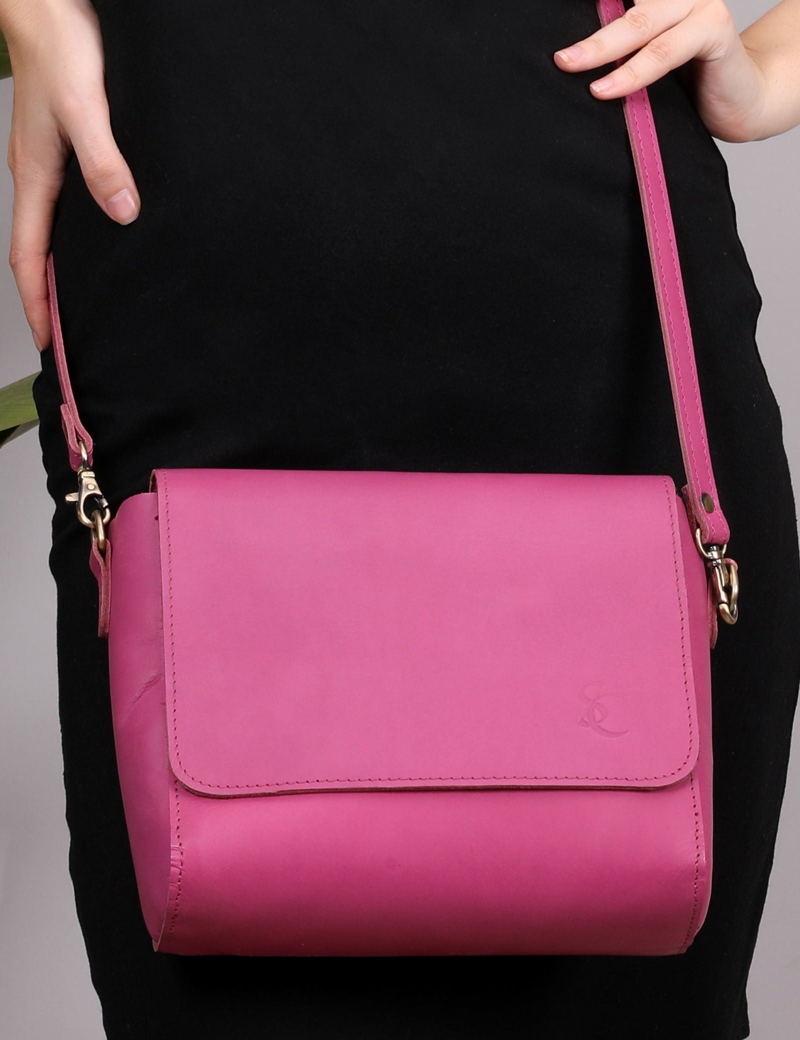 HANDMADE LEATHER CROSSBODY BAG - Stitch And Carry