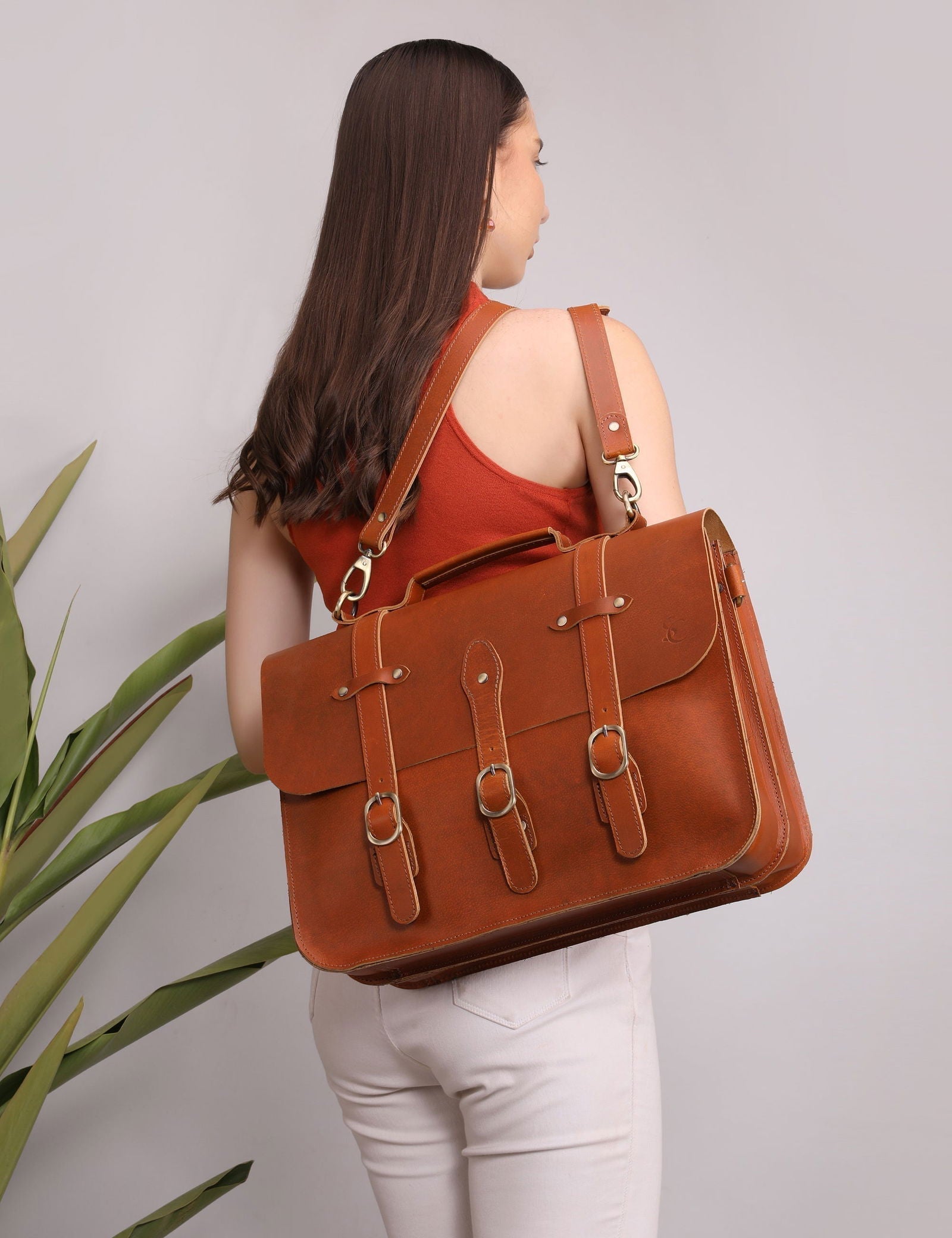 heritage leather laptop messenger bag